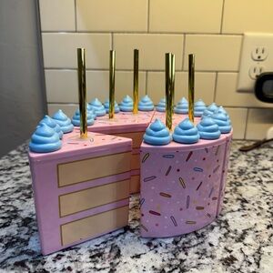 Set of 6 birthday cake cups (plastic)